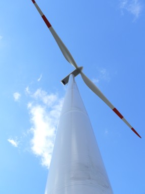 Blick nach oben - Windkraftanlage Hoppberg